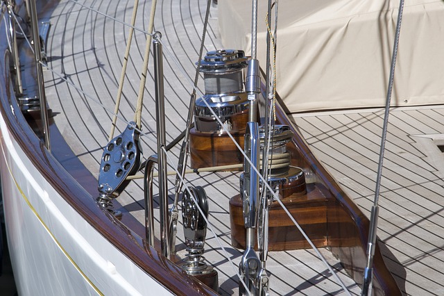 Czy warto inwestować w profesjonalny strój żeglarski?
