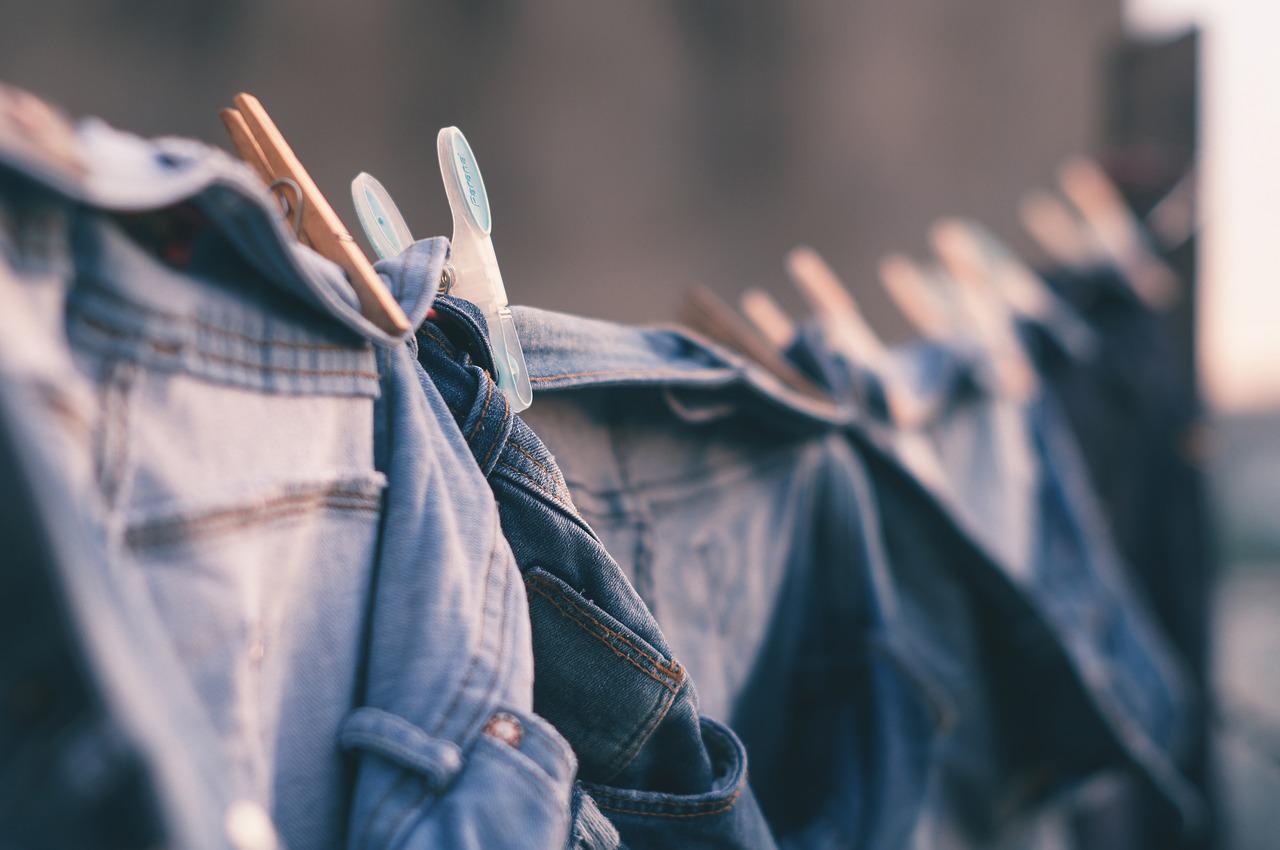 12 najlepszych wskazówek dotyczących prania ubrań